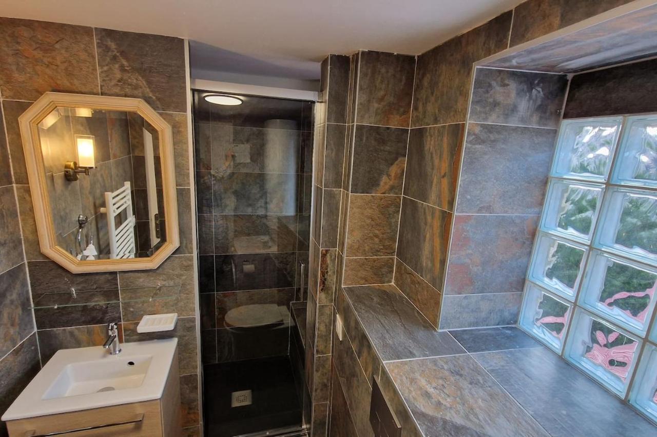 Le Cygne Apartment