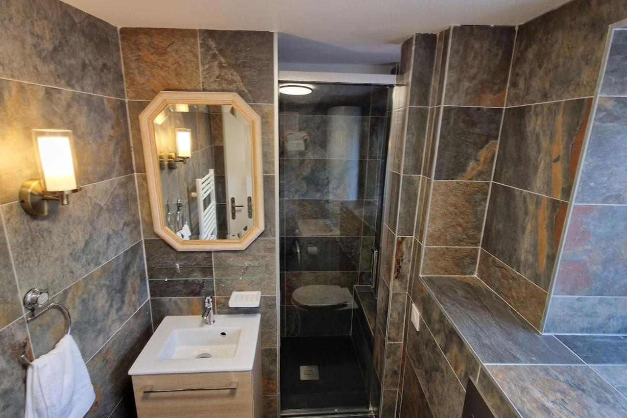 Le Cygne Apartment *